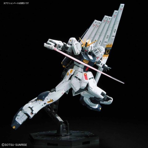 Figurka kolekcjonerska BANDAI RG 1/144 RX-93 NU GUNDAM
