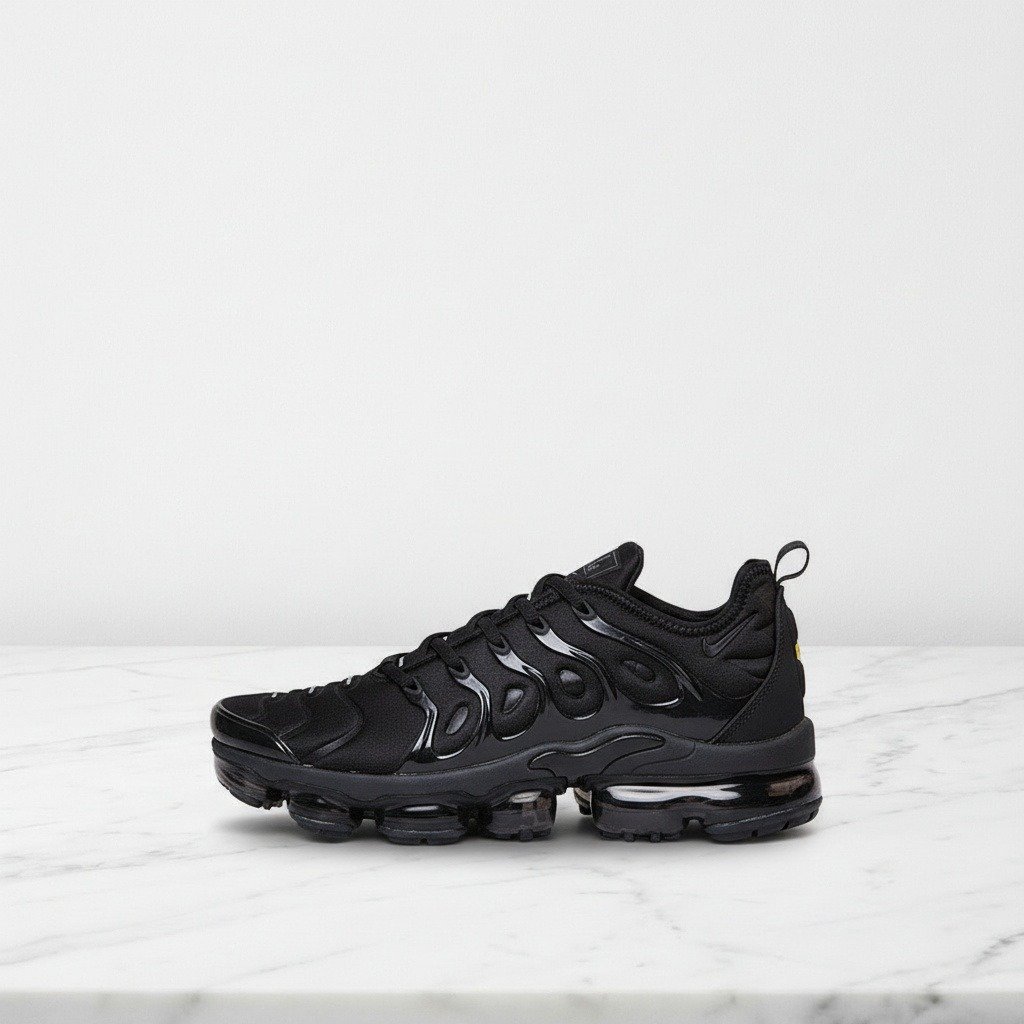 Nike Air VaporMax Plus Triple Black, wygodne sneakersy unisex na co dzień, czarna siatkowa cholewka, 924453-004