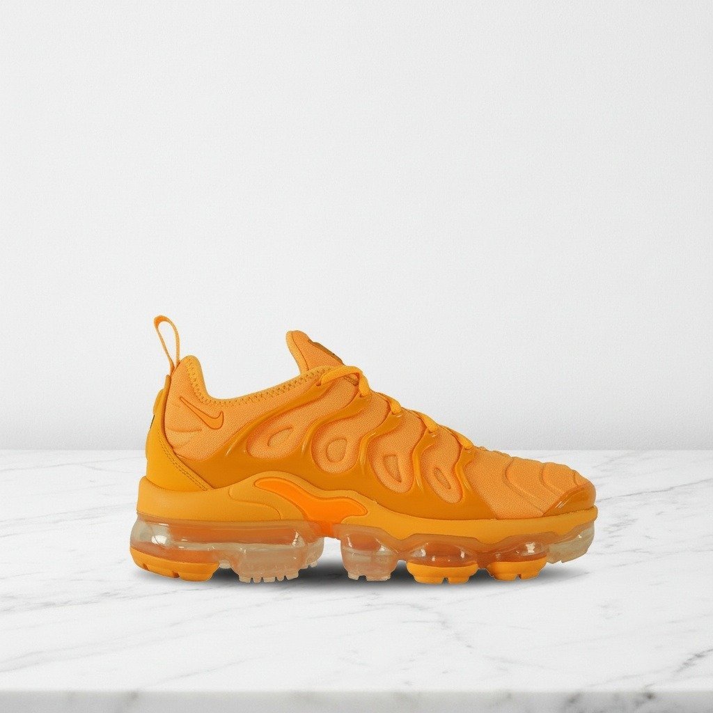Pomarańczowe buty sportowe Nike Air VaporMax Plus Orange, unisex, lekkie i wygodne na co dzień, CW7011-800