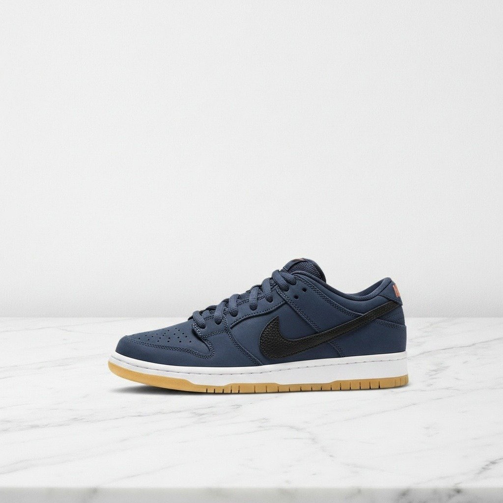 Buty Nike SB Dunk Low Navy Black Gum na co dzień, granatowy zamsz, czarne akcenty, wygodna amortyzacja, unisex CW7463-401