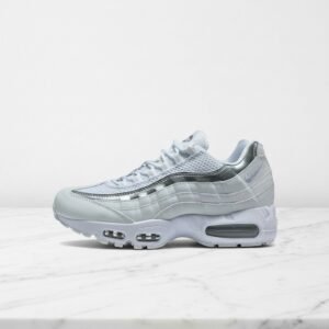 Nike Air Max 95 White Metallic Silver, wygodne sneakersy męskie na co dzień, kolor biały i srebrny, do stylizacji casualowych IR1129-100