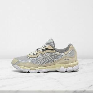 Buty unisex ASICS GEL-NYC, kolor beż i srebrny metalik, wygodne na co dzień, siatka i guma 1201A789-250