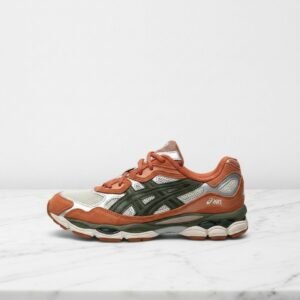Buty ASICS GEL-NYC Oatmeal Forest na co dzień, wygodne sneakersy unisex, czerwono-czarne, tekstylno-zamszowe 1201A789-251