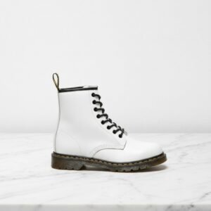 Białe glany Dr. Martens 1460 Smooth Leather Boots ze skóry, wygodne na co dzień, pasują do wielu stylizacji, unisex 11821100