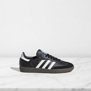 Adidasy Samba OG od adidas w kolorze czarno białym z gumą, wygodne sneakersy unisex na co dzień, skóra i zamsz IG9031