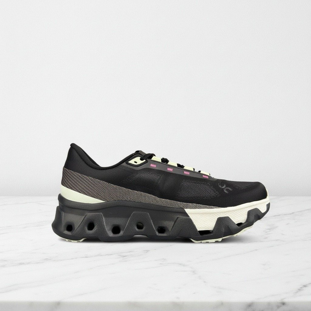 Sneakersy ON Cloudmonster Hyper, wygodne na co dzień, czarno białe, unisex, siatka i syntetyk, do stylizacji casual 3WE10121481