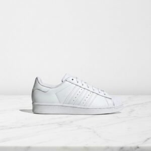 Buty Adidas Superstar w kolorze białym, wygodne sneakersy unisex na co dzień, skóra, złoty emblemat, trzy paski EG4960