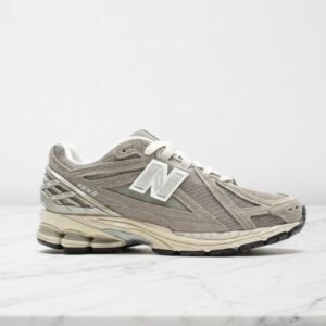 New Balance 1906R Beige Cream, wygodne sneakersy unisex na co dzień, siatka i zamsz, miękki kołnierz, szaro beżowy kolor M1906RL