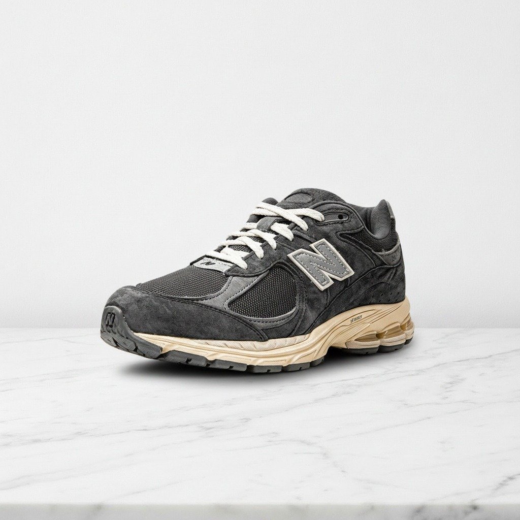 Sneakersy New Balance 2002R Phantom, unisex, wygodne na co dzień, zamsz i siatka, grafitowo-beżowe M2002RHO