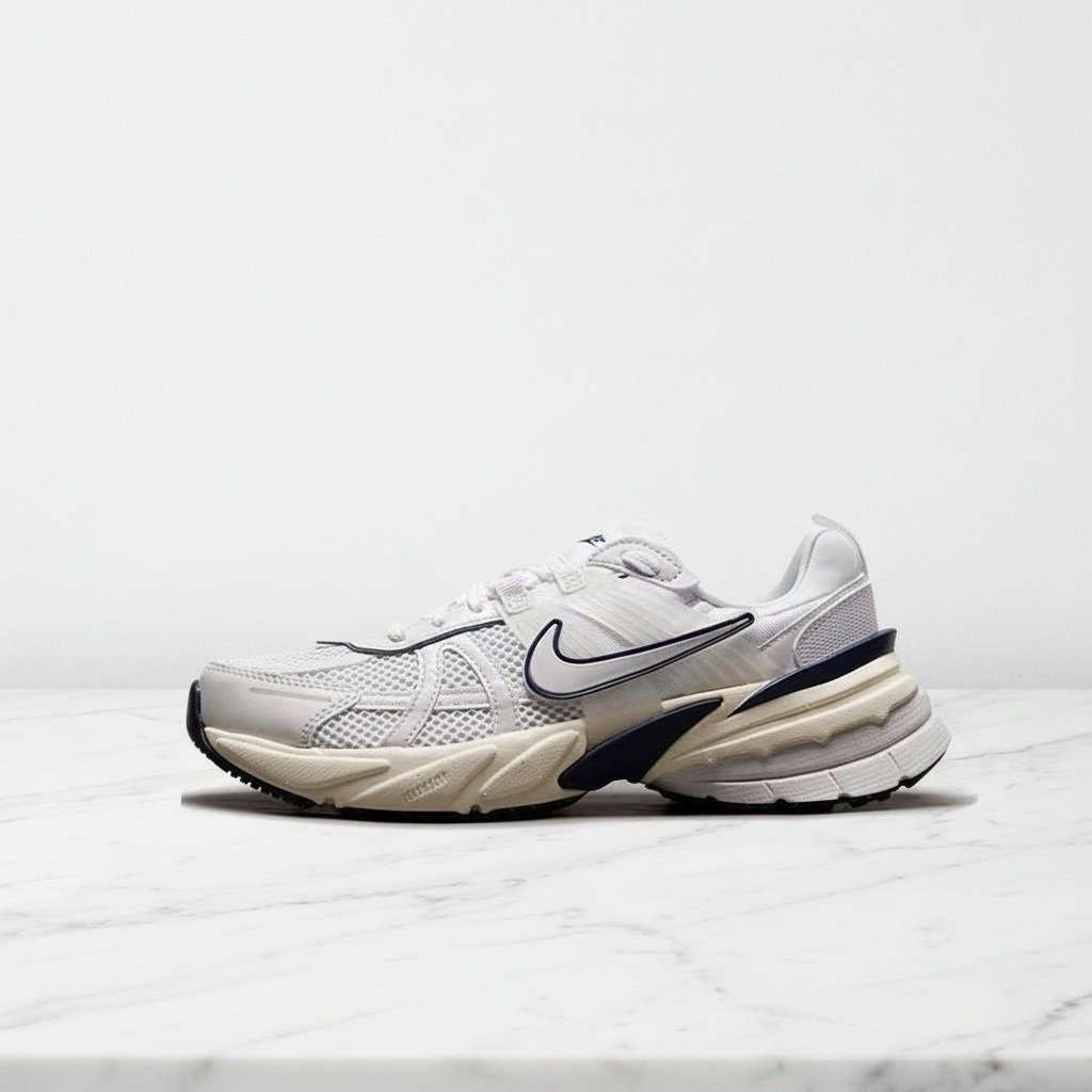 Wygodne sneakersy Nike V2K Run White dla niego i dla niej, na co dzień, lekka siatkowa cholewka, pasują do wielu stylizacji FD0736-004