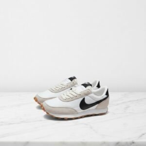 Nike Daybreak, wygodne sneakersy unisex na co dzień, biało beżowe, tekstylna cholewka z zamszem, CK2351-100