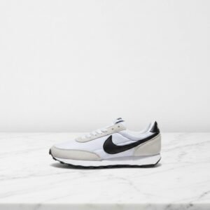 Nike Daybreak, wygodne sneakersy unisex na co dzień, biało szara kolorystyka, tekstylna cholewka z zamszem i skórą, CK2351-111