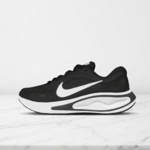 Nike Journey Run na co dzień, wygodne buty unisex, czarno-białe, miękka amortyzacja do biegania i spacerów, FJ7765-001