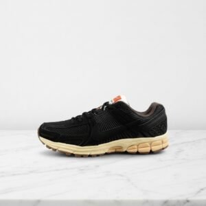 Wygodne sneakersy Nike Zoom Vomero 5 PRM Black Sesame na co dzień, unisex, czarno-beżowe, amortyzacja Zoom Air FD0533-010