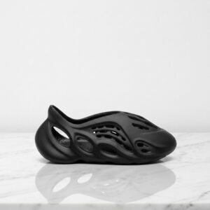 Buty Adidas Yeezy Foam RNR Onyx dla niego i dla niej, czarne, lekka pianka, wygodne na cały dzień, idealne do casualowych stylizacji, HP8739