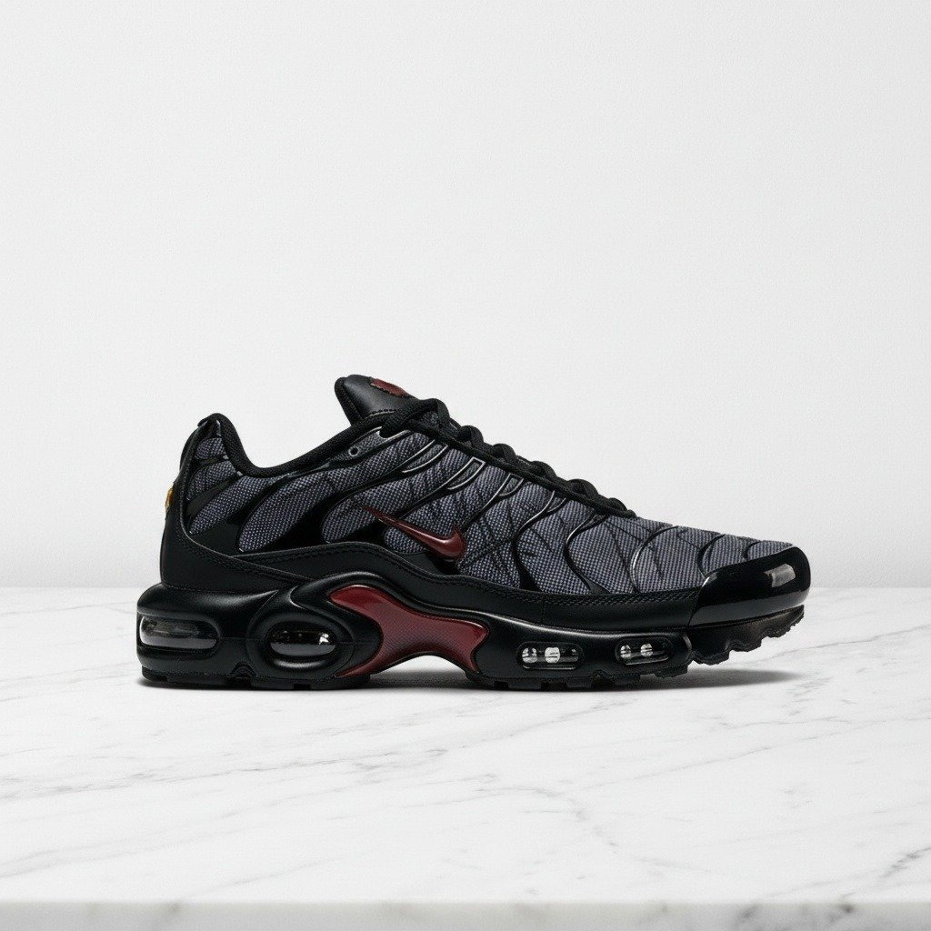 Buty męskie Nike Air Max Plus Tn Black Team Crimson, wygodne sneakersy na co dzień, czarne z czerwonym, DM0032-032