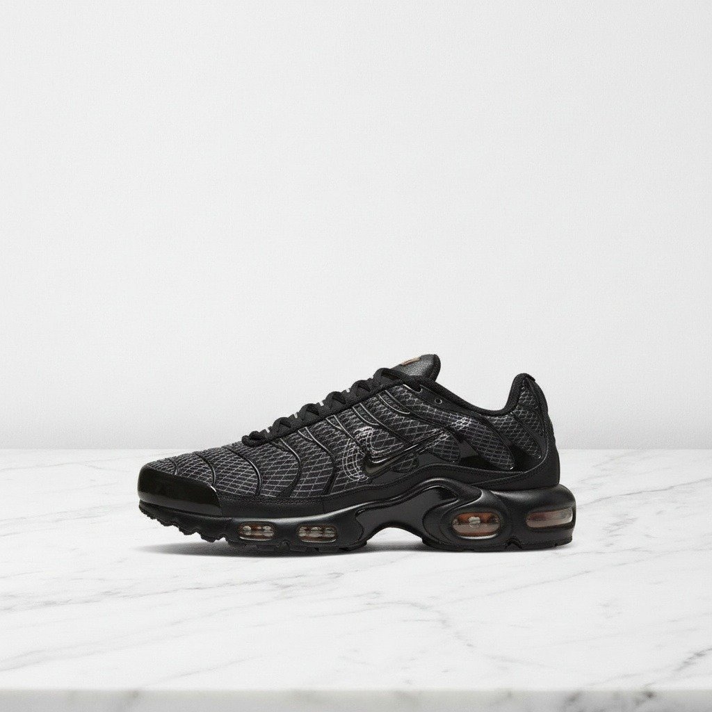 Buty męskie Nike Air Max Plus 3D Swoosh Black, wygodne sneakersy na co dzień, czarne z pomarańczowym akcentem, syntetyk i siatka, DR0138-001