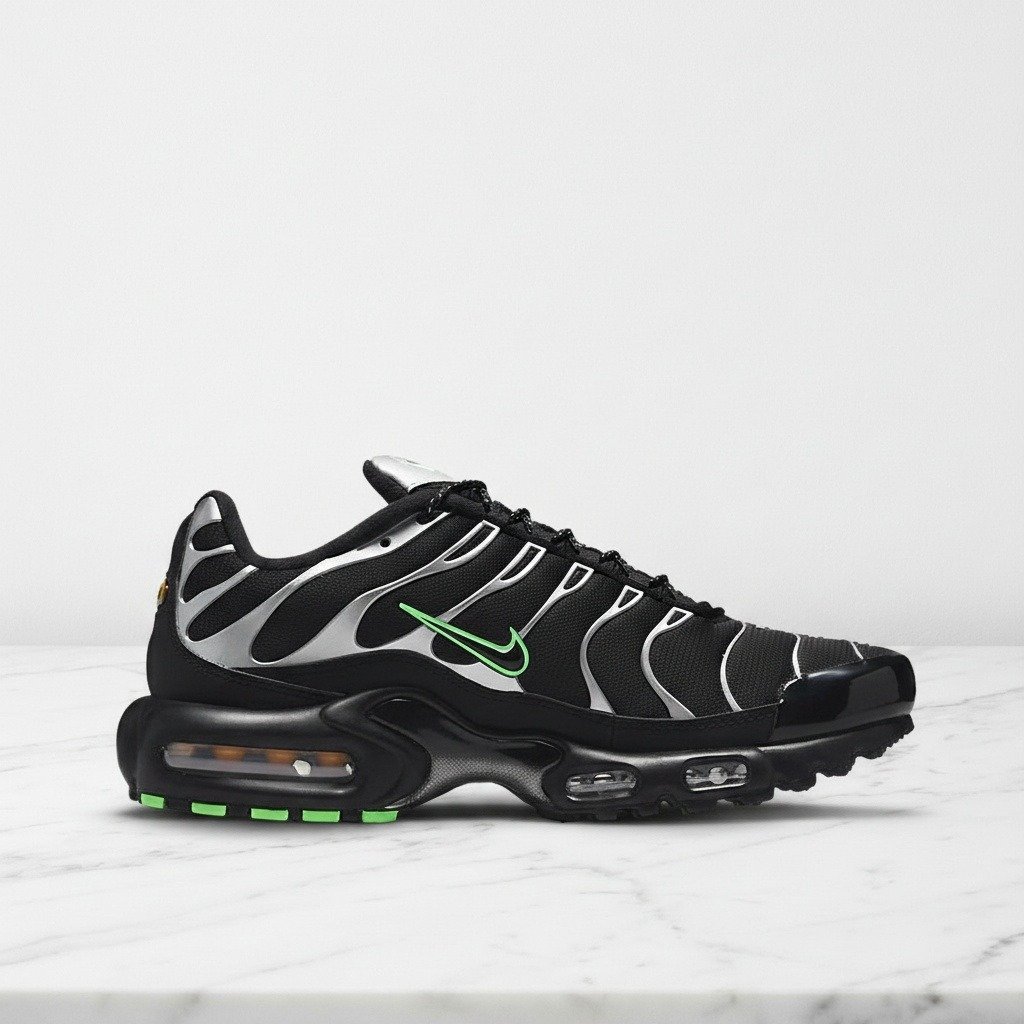 Buty Nike Air Max Plus dla niego na co dzień, kolor czarno-srebrny z zielonymi akcentami, Black Silver Green Strike, DR0139-001