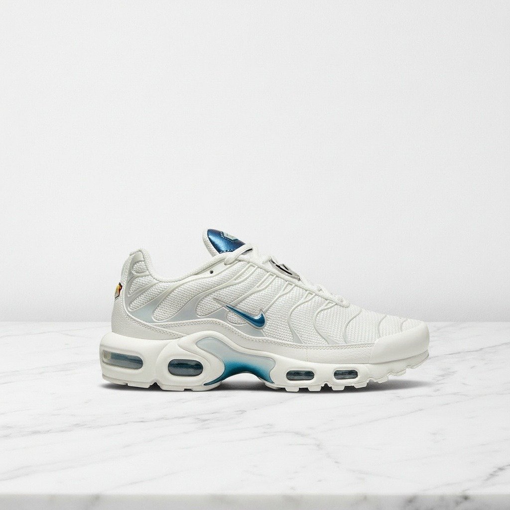 Buty męskie na co dzień, Nike Air Max Plus Metallic Teal, wygodne sneakersy biało niebieskie, DR7853-100