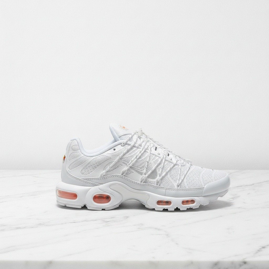 Buty Nike Air Max Plus Utility dla niej i dla niego, wygodne na co dzień, biało-pomarańczowe, mudguard, FJ4232-100