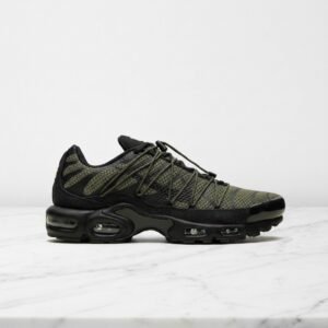 Buty męskie Nike Air Max Plus Utility Medium Olive, wygodne sneakersy na co dzień, oliwkowo czarne, siatka i zamsz, świetne do jeansów, FJ4232-200