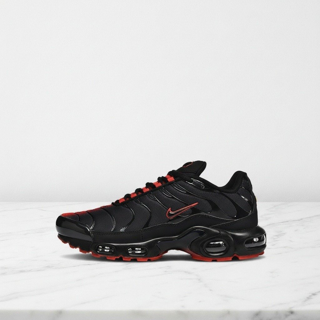Nike Air Max Plus Black Red, wygodne sneakersy męskie na co dzień, czarno-czerwone, siatka, syntetyk, IM4868-010