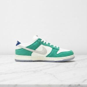 Nike Dunk Low Kasina Road Sign, wygodne sneakersy unisex na co dzień, turkusowo biały zamsz i skóra, CZ6501-101